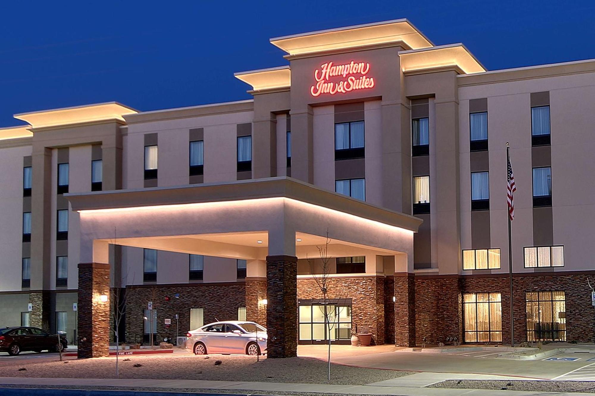 Hampton Inn & Suites Albuquerque Airport Exterior photo