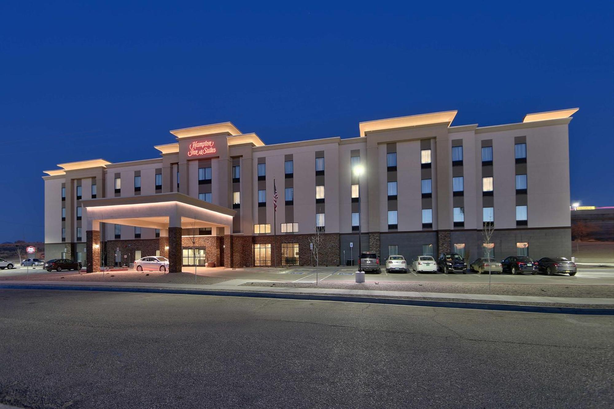 Hampton Inn & Suites Albuquerque Airport Exterior photo